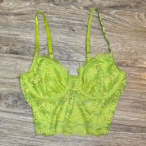 💚 Green lace cami top